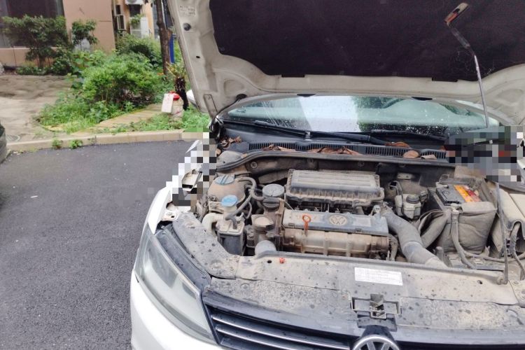 Used Volkswagen Sagitar 2012 1.6L Manual Comfort Model Engine Bay Right