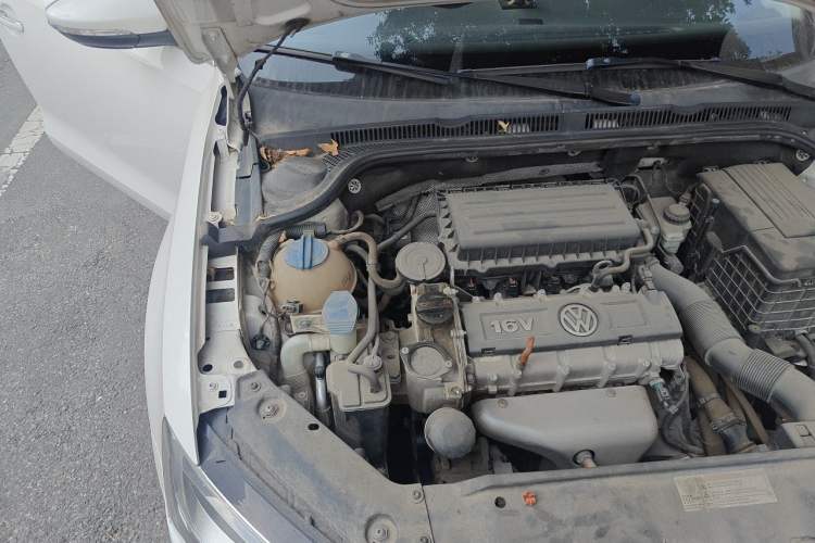 Used Volkswagen Sagitar 2012 1.6L Automatic Comfort Edition Engine Bay Right