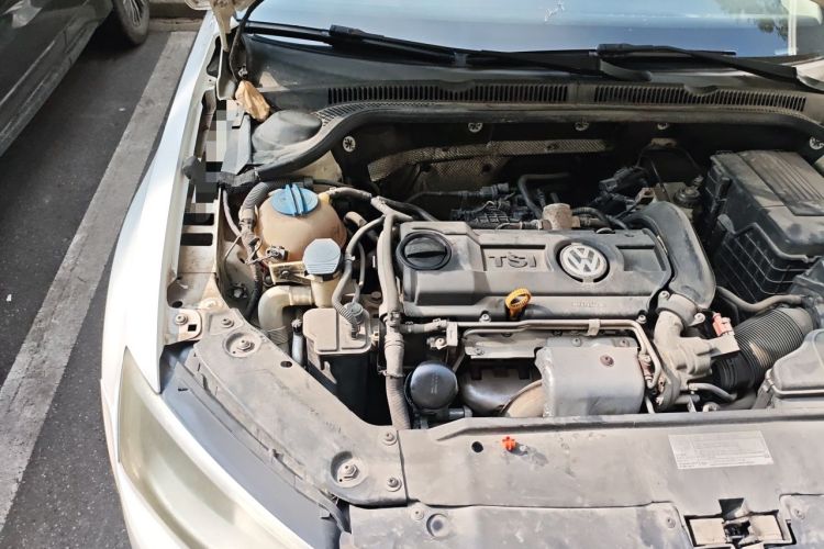 Used Volkswagen Sagitar 2012 1.4TSI Automatic Luxury Edition Engine Bay Right