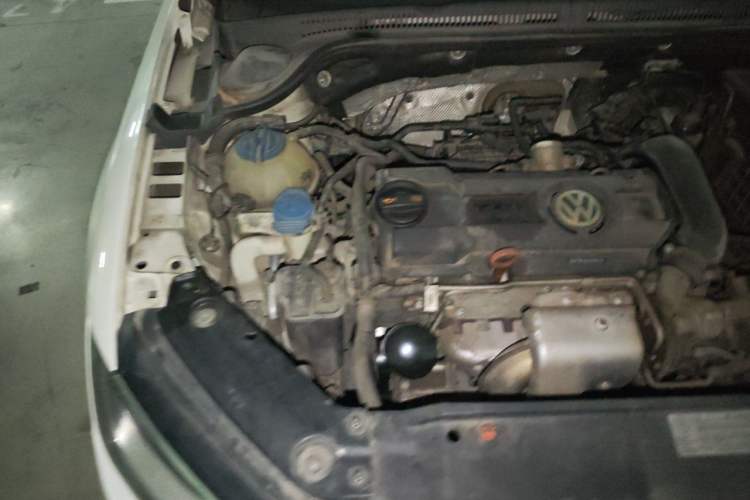 Used Volkswagen Sagitar 2012 1.4TSI Automatic Luxury Edition Engine Bay Right