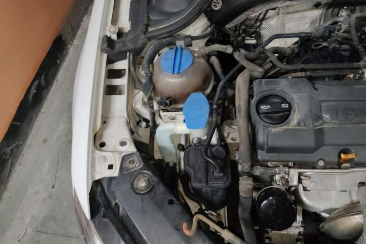Used Volkswagen Sagitar 2012 1.4TSI Automatic Luxury Edition Engine Bay Right