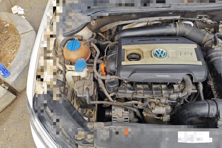 Used Volkswagen Sagitar 2012 1.8TSI Automatic Flagship Edition Engine Bay Right
