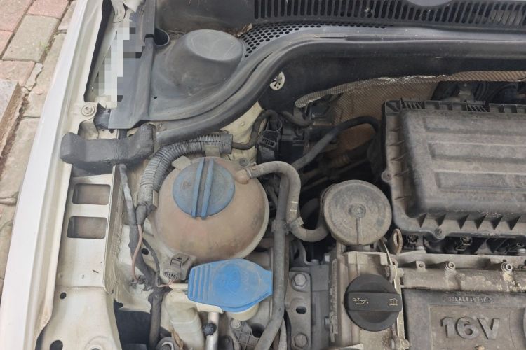 Used Volkswagen Sagitar 2012 1.6L Automatic Fashion Edition Engine Bay Right