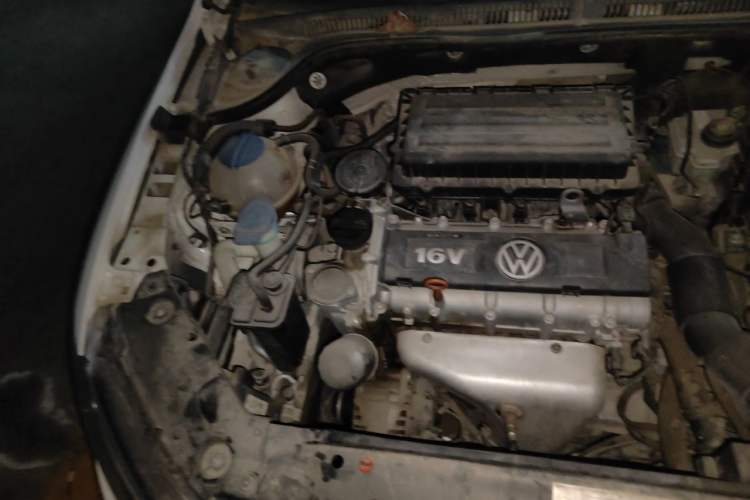 Used Volkswagen Sagitar 2012 1.6L Automatic Comfort Edition Engine Bay Right