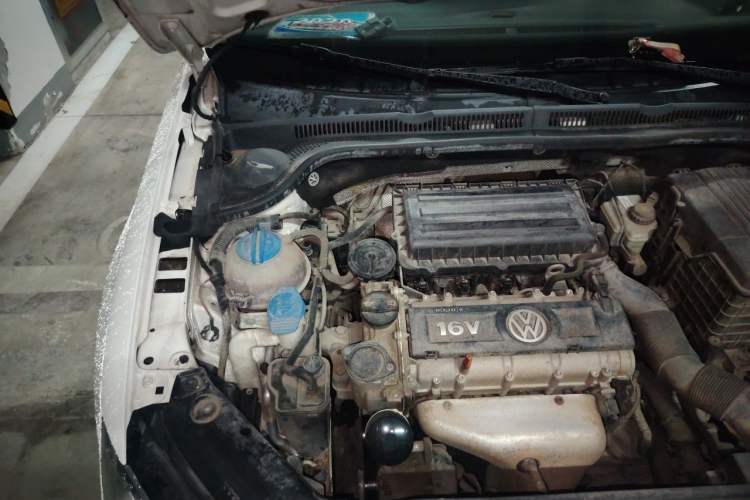 Used Volkswagen Sagitar 2012 1.6L Automatic Comfort Edition Engine Bay Right