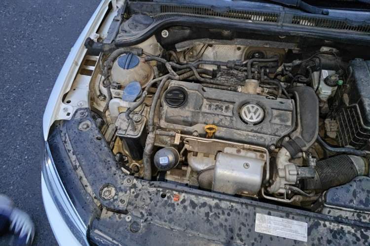 Used Volkswagen Sagitar 2012 1.4TSI Automatic Luxury Edition Engine Bay Right