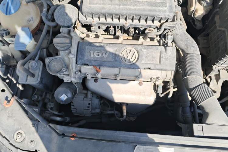 Used Volkswagen Sagitar 2012 1.6L Automatic Fashion Edition Engine Bay Right