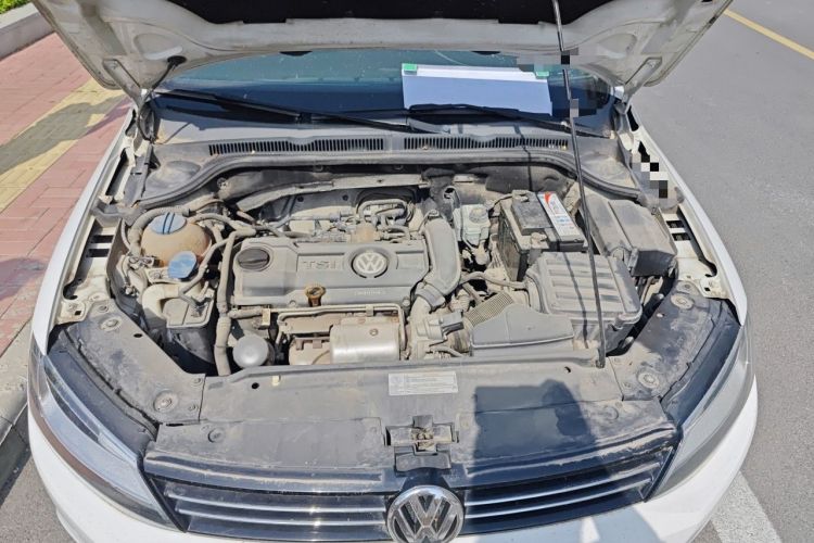 Used Volkswagen Sagitar 2012 1.4TSI Manual Luxury Model Engine Bay