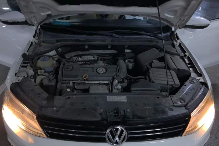 Used Volkswagen Sagitar 2012 1.4TSI Manual Luxury Model Engine Bay