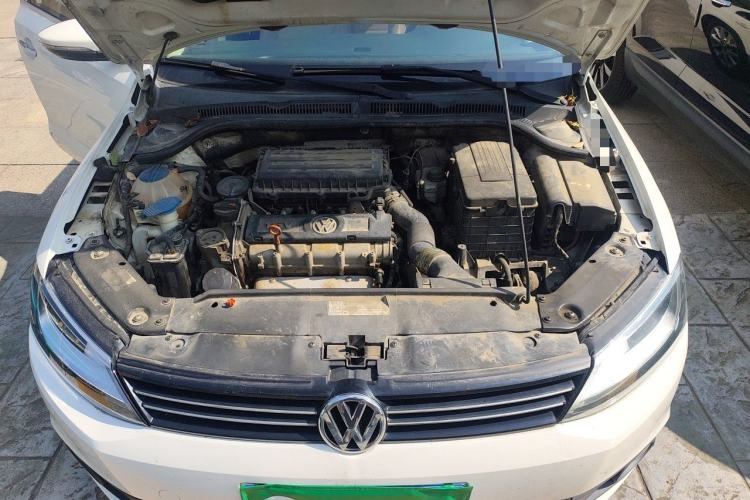 Used Volkswagen Sagitar 2012 1.6L Automatic Comfort Edition Engine Bay