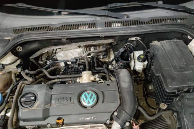 Used Volkswagen Sagitar 2012 1.4TSI Automatic Luxury Edition Engine Bay