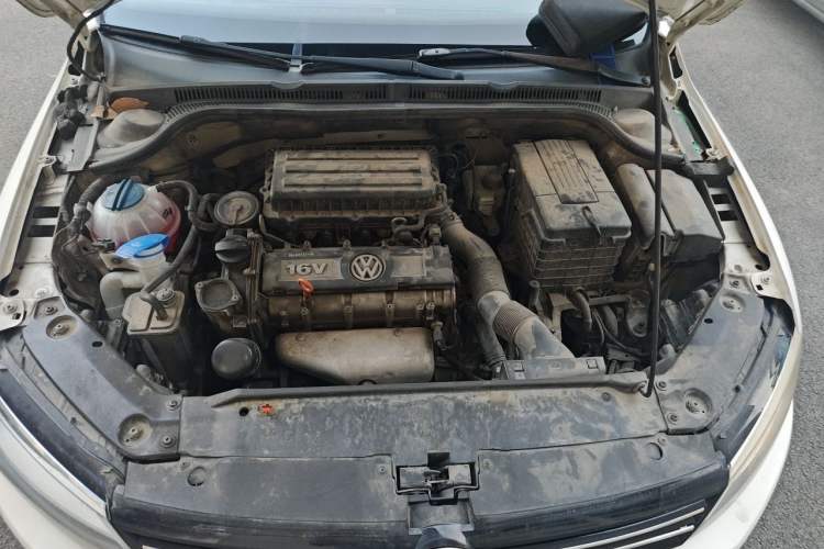 Used Volkswagen Sagitar 2012 1.6L Automatic Fashion Edition Engine Bay