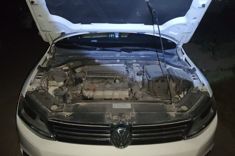 Used Volkswagen Sagitar 2012 1.6L Automatic Comfort Edition Engine Bay