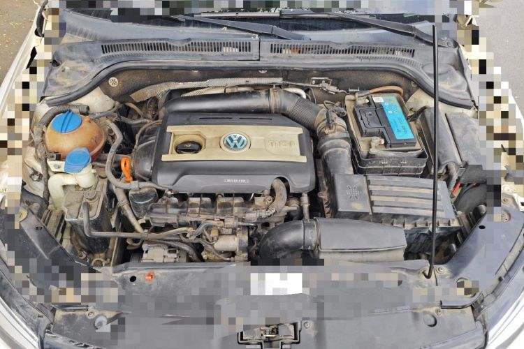 Used Volkswagen Sagitar 2012 1.8TSI Automatic Flagship Edition Engine Bay