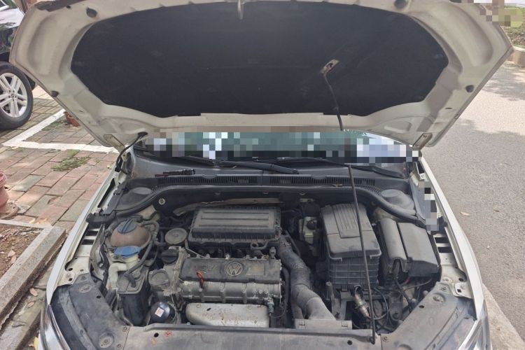 Used Volkswagen Sagitar 2012 1.6L Automatic Fashion Edition Engine Bay