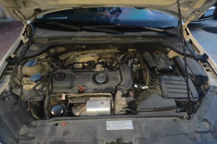 Used Volkswagen Sagitar 2012 1.4TSI Automatic Luxury Edition Engine Bay