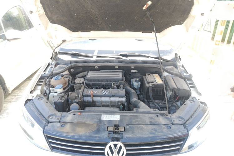 Used Volkswagen Sagitar 2012 1.6L Manual Comfort Model Engine Bay