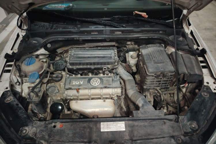 Used Volkswagen Sagitar 2012 1.6L Automatic Comfort Edition Engine Bay