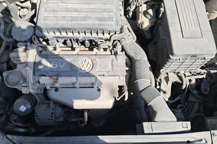 Used Volkswagen Sagitar 2012 1.6L Automatic Fashion Edition Engine Bay