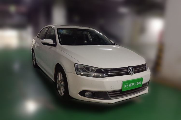 Used Volkswagen Sagitar 2012 1.4TSI Manual Luxury Model Front Right 45 Deg