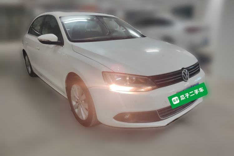 Used Volkswagen Sagitar 2012 1.4TSI Manual Luxury Model Front Right 45 Deg