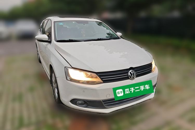 Used Volkswagen Sagitar 2012 1.4TSI Manual Luxury Model Front Right 45 Deg