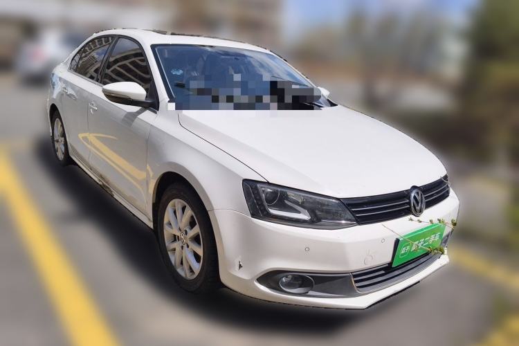 Used Volkswagen Sagitar 2012 1.4TSI Manual Luxury Model Front Right 45 Deg