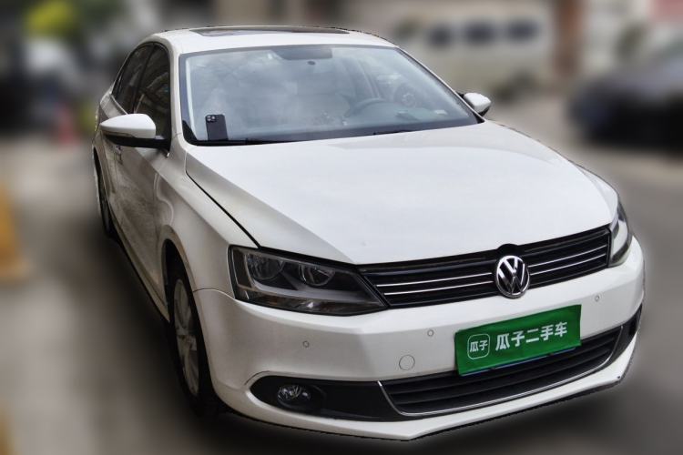 Used Volkswagen Sagitar 2012 1.4TSI Manual Luxury Model Front Right 45 Deg