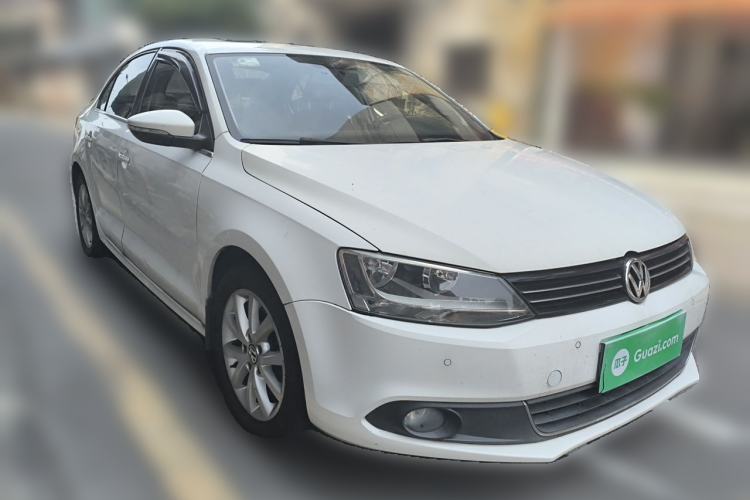 Used Volkswagen Sagitar 2012 1.4TSI Manual Luxury Model Front Right 45 Deg