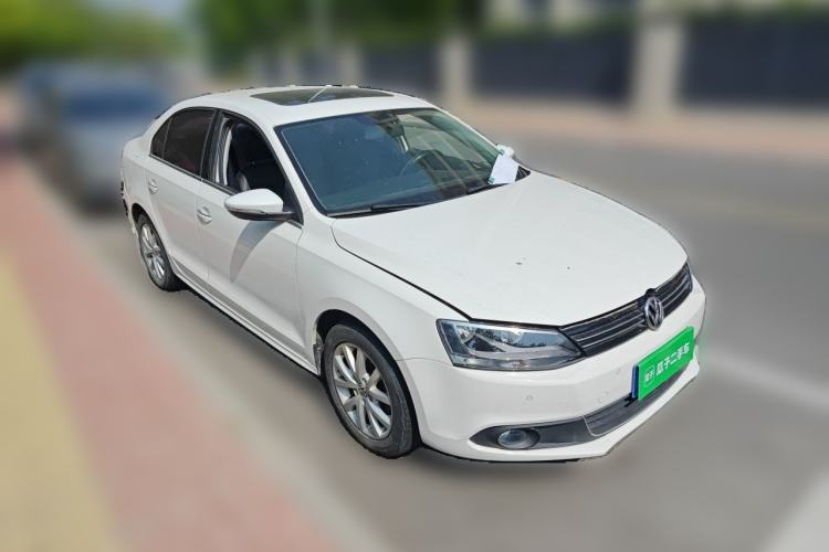 Used Volkswagen Sagitar 2012 1.4TSI Manual Luxury Model Front Right 45 Deg