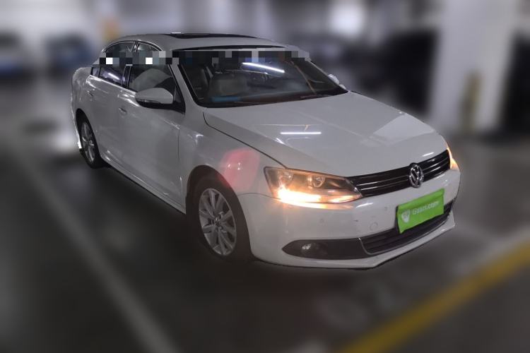 Used Volkswagen Sagitar 2012 1.4TSI Manual Luxury Model Front Right 45 Deg
