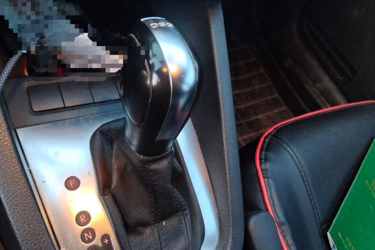 Used Volkswagen Sagitar 2012 1.4TSI Automatic Fashion Edition Gear Lever