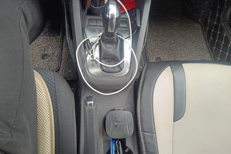 Used Volkswagen Sagitar 2012 1.4TSI Automatic Luxury Edition Gear Lever
