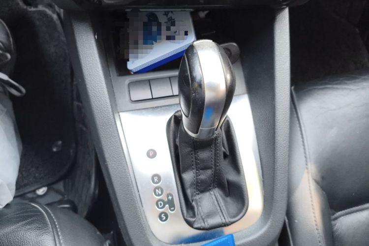 Used Volkswagen Sagitar 2012 1.6L Automatic Comfort Edition Gear Lever