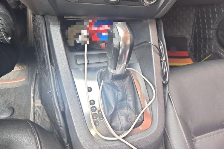 Used Volkswagen Sagitar 2012 1.6L Automatic Comfort Edition Gear Lever