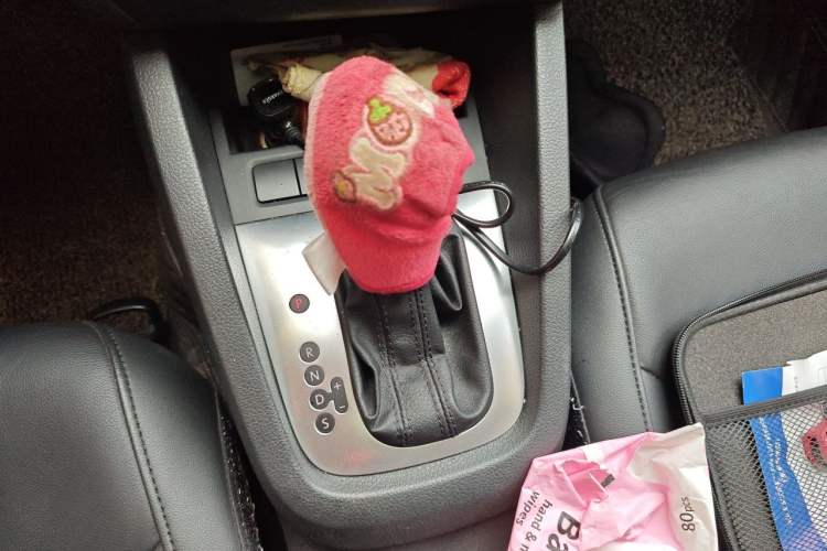 Used Volkswagen Sagitar 2012 1.4TSI Automatic Luxury Edition Gear Lever