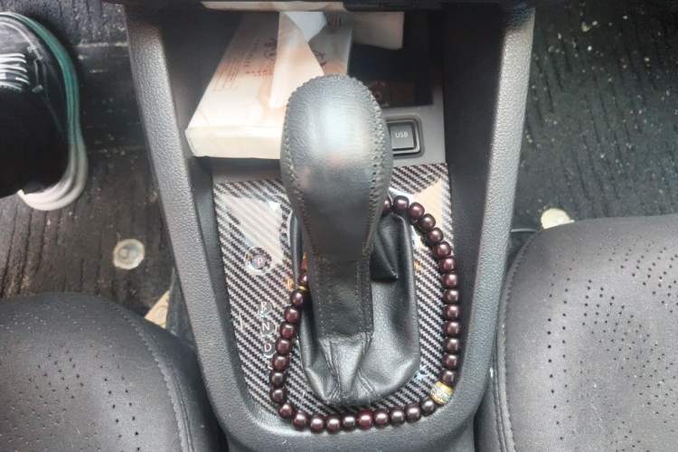 Used Volkswagen Sagitar 2012 1.4TSI Automatic Flagship Edition Gear Lever