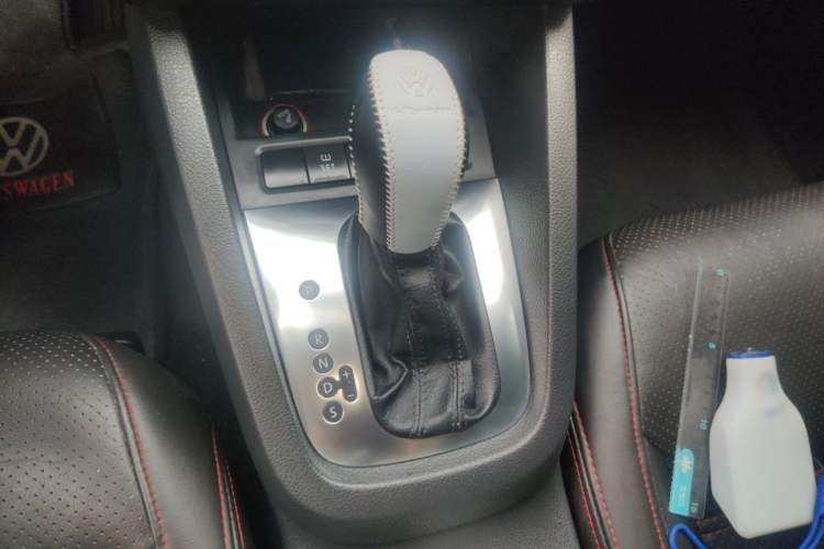 Used Volkswagen Sagitar 2012 1.4TSI Automatic Fashion Edition Gear Lever