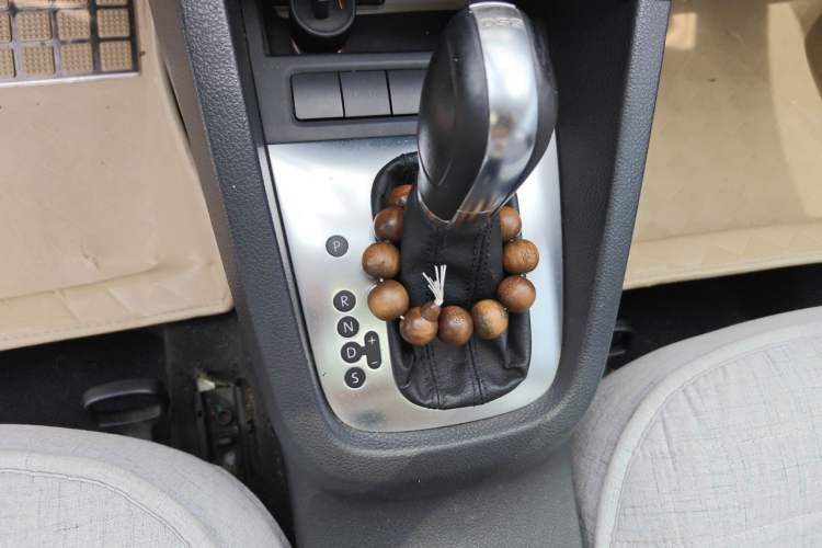 Used Volkswagen Sagitar 2012 1.4TSI Automatic Luxury Edition Gear Lever