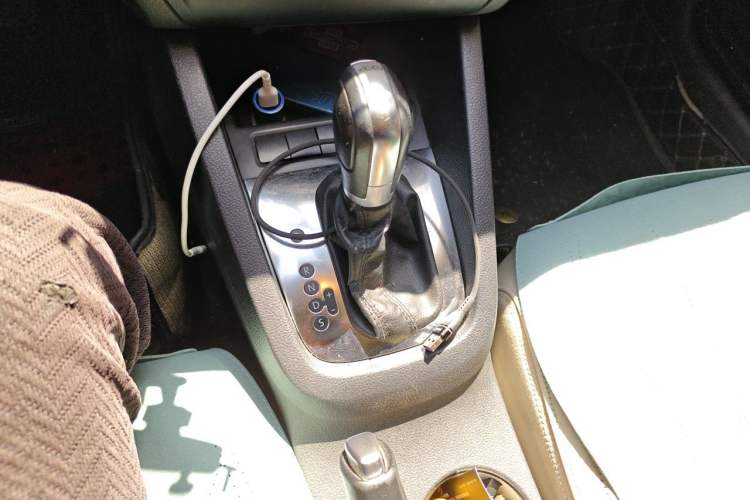 Used Volkswagen Sagitar 2012 1.4TSI Automatic Flagship Edition Gear Lever