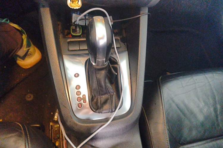 Used Volkswagen Sagitar 2012 1.6L Automatic Comfort Edition Gear Lever