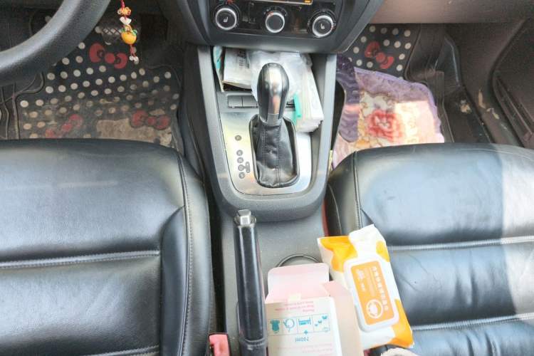 Used Volkswagen Sagitar 2012 1.6L Automatic Comfort Edition Gear Lever