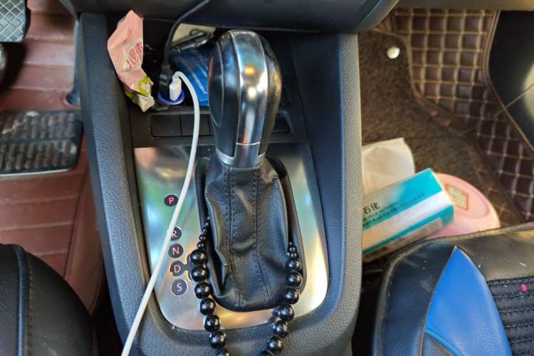 Used Volkswagen Sagitar 2012 1.4TSI Automatic Luxury Edition Gear Lever