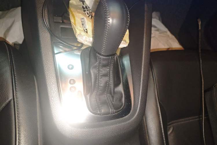 Used Volkswagen Sagitar 2012 1.6L Automatic Comfort Edition Gear Lever