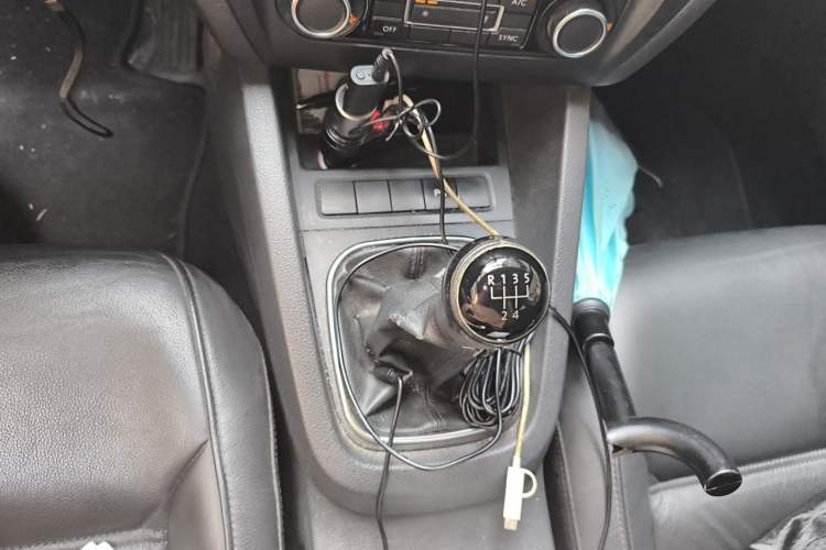 Used Volkswagen Sagitar 2012 1.4TSI Manual Luxury Model Gear Lever