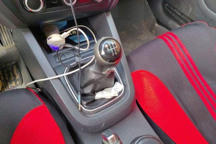 Used Volkswagen Sagitar 2012 1.6L Manual Comfort Model Gear Lever