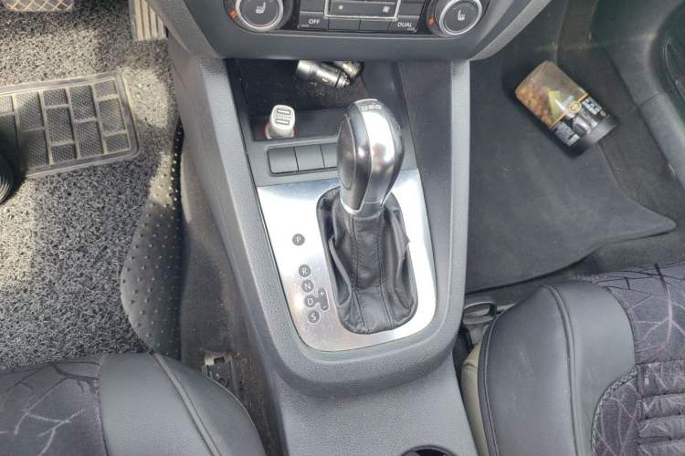 Used Volkswagen Sagitar 2012 1.8TSI Automatic Flagship Edition Gear Lever