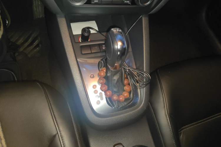 Used Volkswagen Sagitar 2012 1.4TSI Automatic Luxury Edition Gear Lever