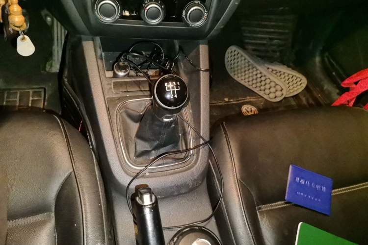 Used Volkswagen Sagitar 2012 1.6L Manual Comfort Model Gear Lever