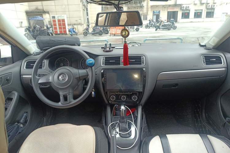 Used Volkswagen Sagitar 2012 1.4TSI Automatic Luxury Edition Headliner